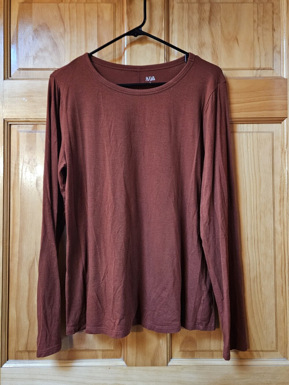 a.n.a Long Sleeve Crewneck Top in Rust Red-Orange